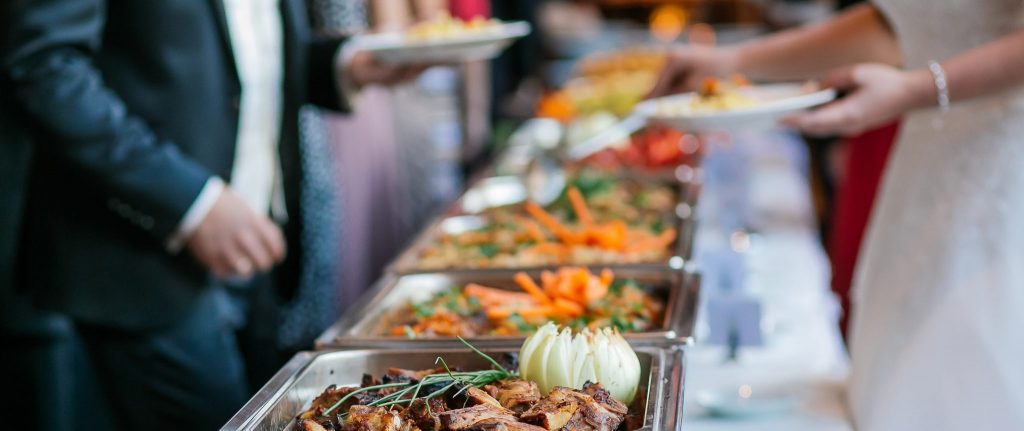 How to Help Your Customers Plan An Excellent Wedding Menu