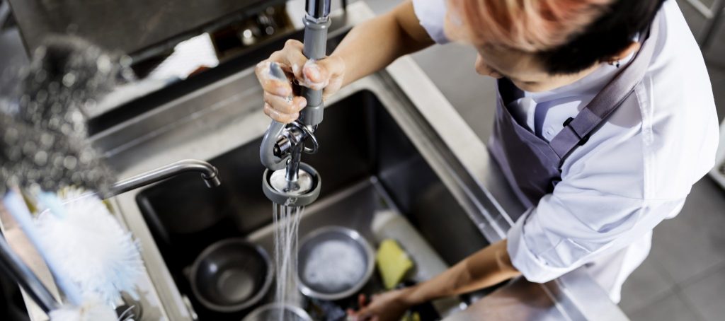 Should Your Automatically Serve Water At Your Restaurant? 